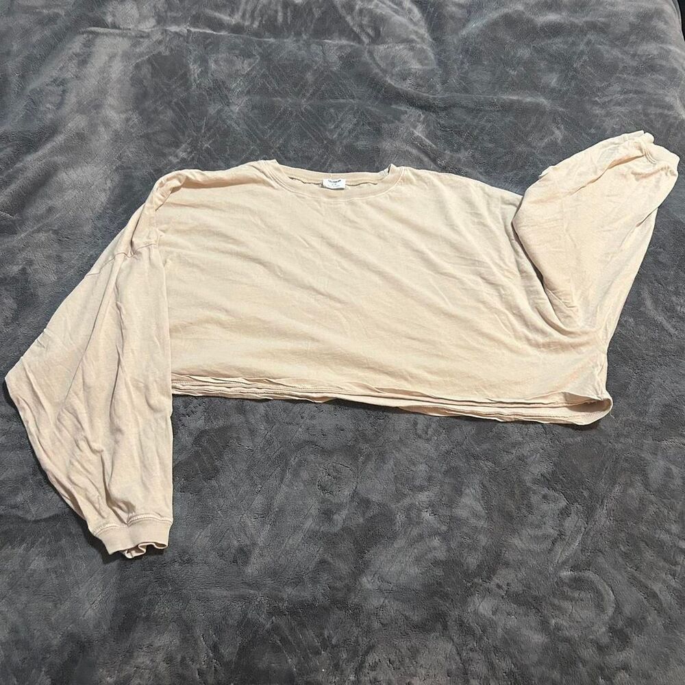 Beige long sleeve crop top